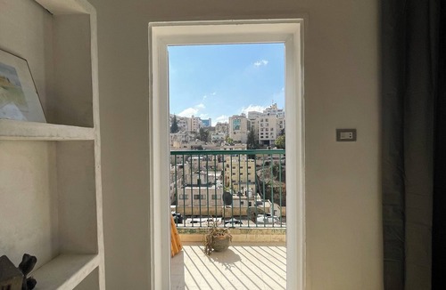 Al Abdali Apartment | Amazing 4-bedroom apartment with AC in welcoming Amman