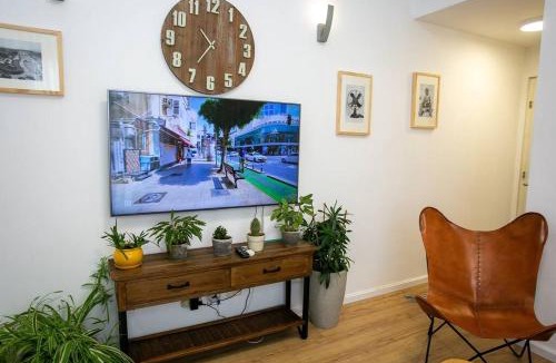 Tel Aviv City Center Apartment | Amazing Dizengoff Square Home