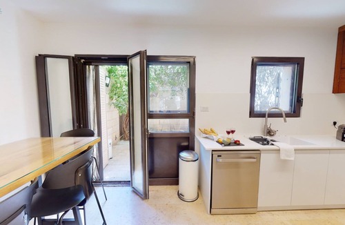 Mamilla Apartment | Amazing Duplex 3 Bdrs & Garden ~David Village-MAMILLA