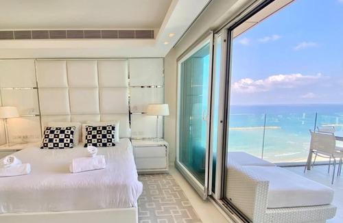 Kerem HaTeimanim Apartment | Amazing Sea view APT with parking at Royal Beach - By Beach Apartments TLV