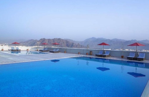 Al-Fujairah House | Apartment in Fujairah with Rooftop Pools & Spa