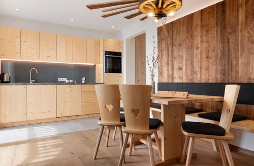 San Lorenzo di Sebato Apartment | Apartment 'Prielerhof Sunrise' with Mountain View, Private Terrace and Wi-Fi