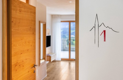 San Lorenzo di Sebato Apartment | Apartment "Stefansdorf Wohnung 1" with Mountain View, Terrace, and Balcony