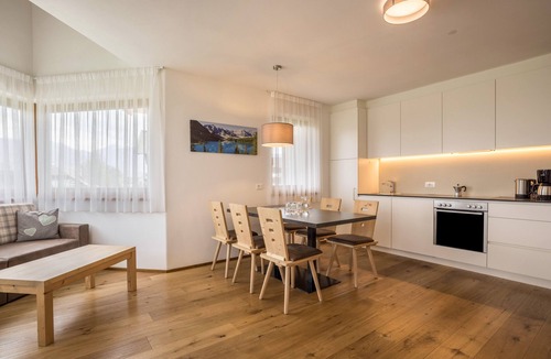San Lorenzo di Sebato Apartment | Apartment "Stefansdorf Wohnung 5" with Mountain View, Wi-Fi, Garden and Balcony