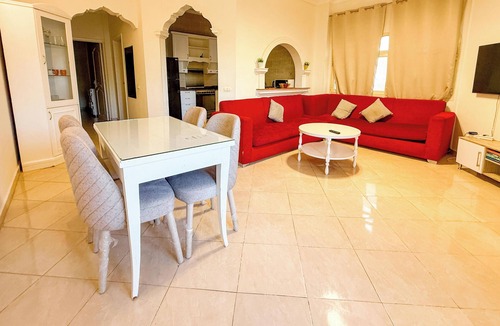 Al Mamsha El Seyahi Apartment | Apartment with a big swimming pool and balcony