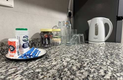 Al Ghubrah Ash Shamaliyyah Apartment | Apartment with modern amenities