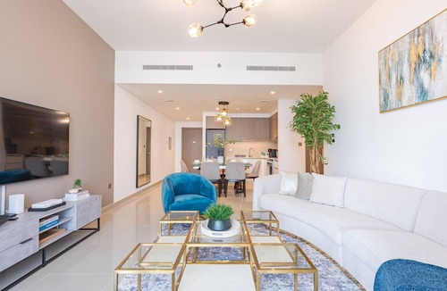 Dubai Apartment | Apartment with Stunning Canal Views, Just Minutes from Dubai Mall and Burj Khalifa