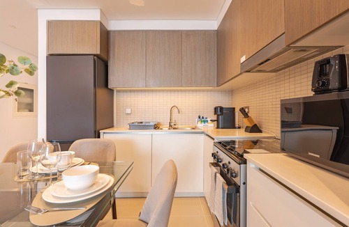 Dubai Apartment | Apartment with Stunning Canal Views, Just Minutes from Dubai Mall and Burj Khalifa