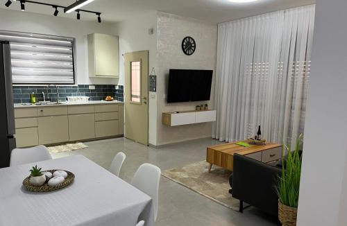 Ne'ot Golan Apartment | Aramis Suite