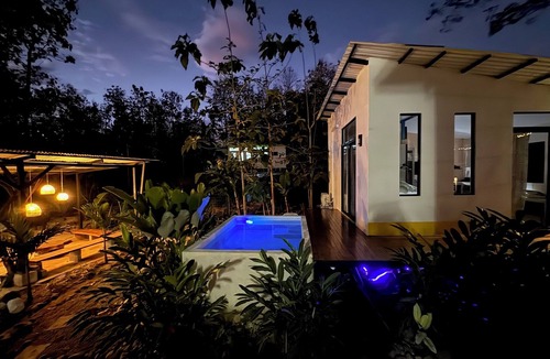 Los Pargos House | Artist-designed bungalow by the beach in Playa Negra with pool, AC, WiFi