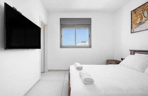 Ashdod Apartment | Ashdod Luxe Escape – Spacious, Stylish, with Mamád