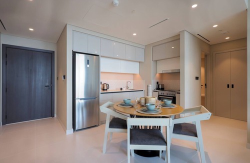 Madinat Zayed Apartment | Aya - Exquisite Beachfront 1BR Living in Palm Jumeirah