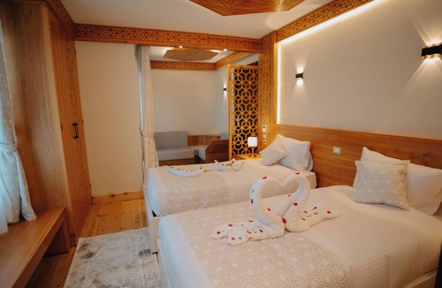 Aswan Boat Rental | Azhar I Dahabiya Luxury suite river Nile cruise