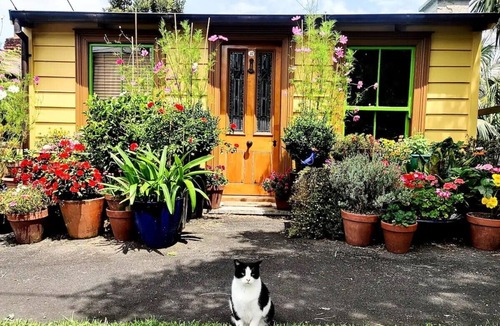 Newton Cottage | Bag End. Cosy Secluded Suite in Central Auckland close to Ponsonby Rd