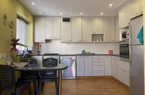 Emek Refaim Apartment | Bajayo Estate - Peaceful & neat