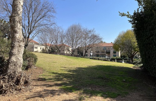 Emek Refaim Apartment | Bajayo Estate - Peaceful & neat