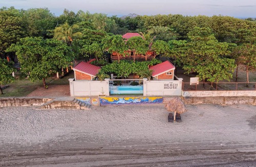 Pochomil House | Balcony Bedroom Suite w Romantic Sunsets - AC - Pool