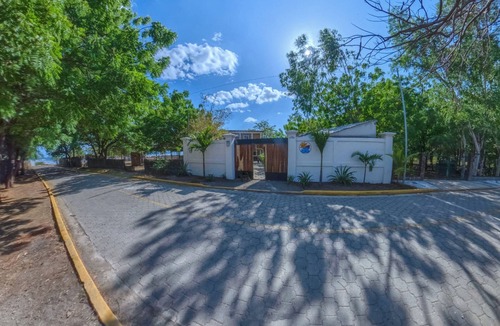 Pochomil House | Balcony Bedroom Suite w Romantic Sunsets - AC - Pool