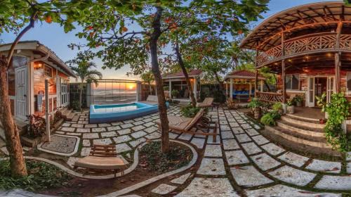 Pochomil House | Balcony Bedroom Suite w Romantic Sunsets - AC - Pool