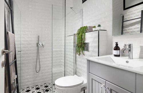 Haifa Apartment | Bat Galim Seaside Artistic Retreat 3BR Apartment