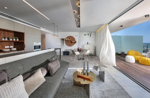 Haifa Apartment | Bat Galim Seaside Artistic Retreat by Sea N' Rent