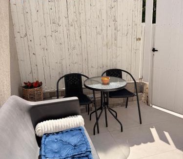 Shlomi House | BEACH BAY suit