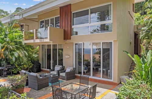 El Ocotal Villa | Beach, pools & dining-steps away! Monkeys too!