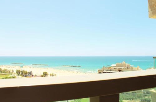 Ashkelon Apartment | Beach Suite Israel - Indoor Pool, Best View, Gym, Massage Chair, Spa ביץ סוייט ישראל - נוף ים מאלף, בריכה מקורה, כיסא מסאז, חדר כושר וספא