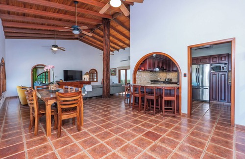 Playa Flamingo Villa | Beach vibes & sunset views! Pool, sleeps 10! Playa Flamingo, Villa Aves.