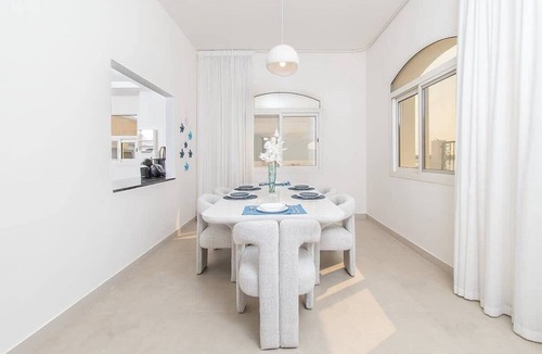 Al Hamriya Villa | Beachfront 4 Bed Villa in Ajmal Makan