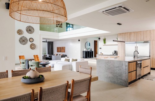 Playa Langosta Villa | Beachfront staffed Villa w/breakfast, jacuzzi, pizza oven, golf cart included