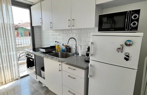 Tel Aviv Apartment | Beautiful 2-bedroom apartment. Modern just a few steps from Bd Rotchild