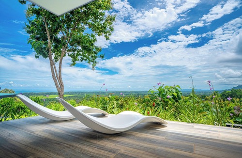 Savegre House | Beautiful-3 bedroom-sleep 8-Ocean views-Gated-Great private pool