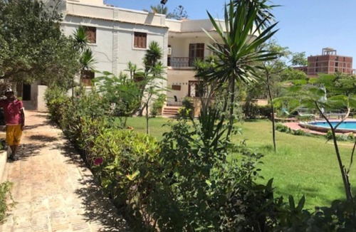 Al-'Amriyah Villa | Beautiful 5-bedroom villa in Abu Talat with AC and private swimming pool.