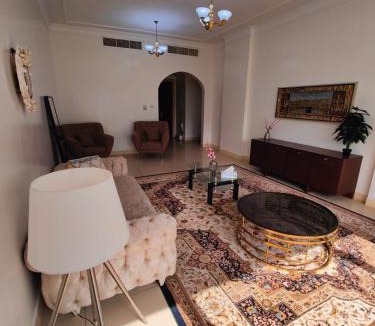 Al Majaz Apartment | Beautiful Levish 3-Bedroom Family Apartment with Garden View