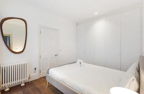 Madinat Zayed Apartment | Beautiful two bed in Central London - Kensington