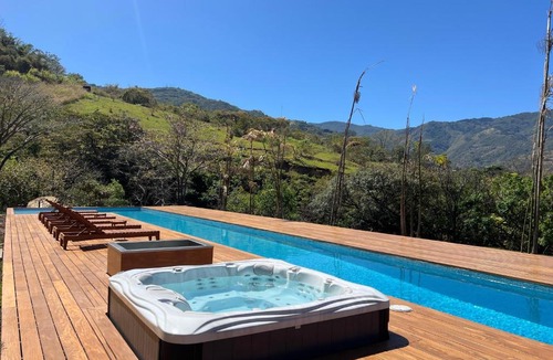 Santa Ana Hotel | BEE Suites Santa Ana - San Jose