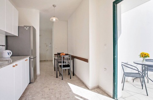 Tel Aviv City Center Apartment | BEN YEHUDA ST 21 SPACIOUS APARTMENT WITH BALCONY.