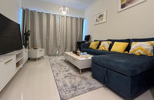 Dubai Apartment | Bespoke Holiday Homes - Modern 1BR in Carson Tower Damac Hills