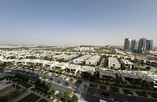 Dubai Apartment | Bespoke Holiday Homes - Modern 1BR in Carson Tower Damac Hills