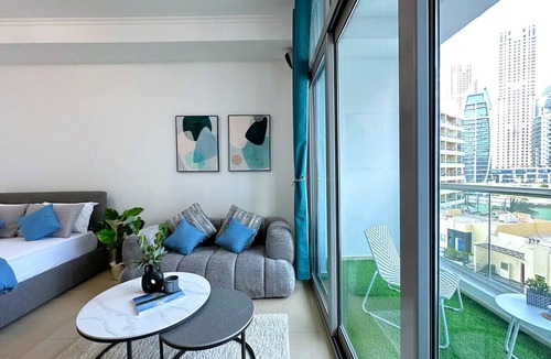 Dubai Marina Apartment | Big Studio w/Balcony and easy access to the Beach in Marina
