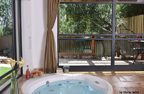 Shomera Villa | Birkata Luxury Suites for couples - Achlama suite