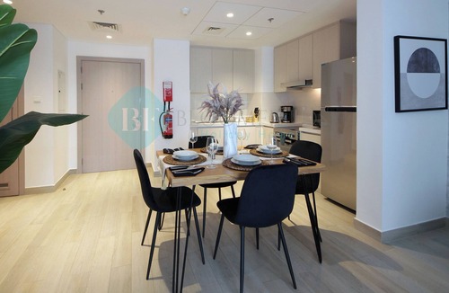 Al Wahdah Apartment | Bloomfields 1BR Canal View in Water's Edge