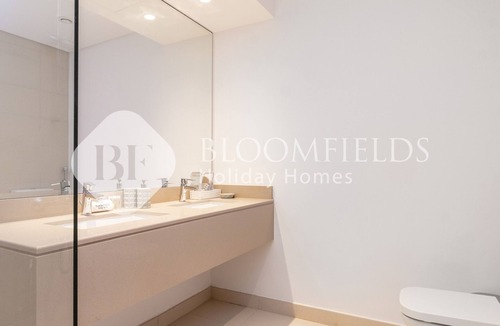 Abu Dhabi Apartment | Bloomfields Luxurious 2Br Water Edge