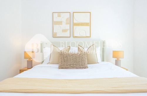 Abu Dhabi Apartment | Bloomfields Royal 2Br Water edge