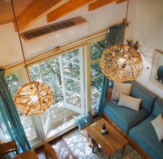 Amirim Cabin | Blue House In The Woods- Amirim