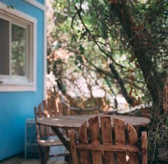 Amirim Cabin | Blue House In The Woods- Amirim