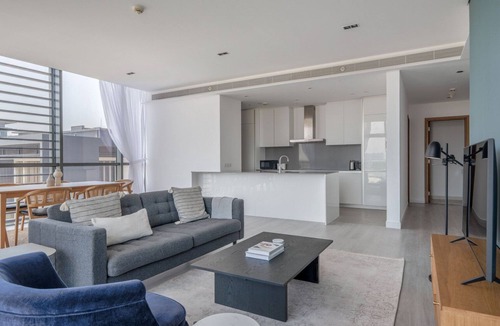 Al Wasl Apartment | Blueground | City Walk, pool, nr City Park