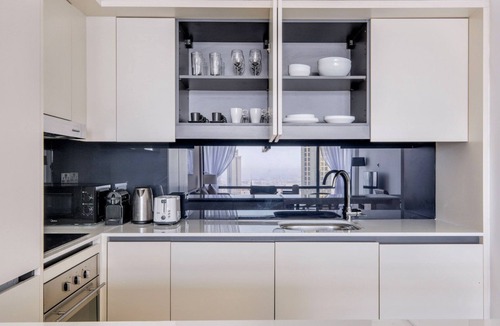 DIFC Apartment | Blueground | DIFC, pool, nr Dubai Mall