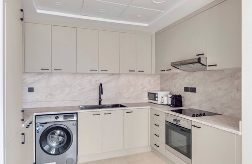 Bur Dubai Apartment | Blueground | DIFC, rooftop pool, nr Burj Khalifa